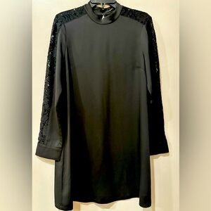 BCBG Max Azria Dress w/Lace Sleeve Detail. Size S. Gorgeous!